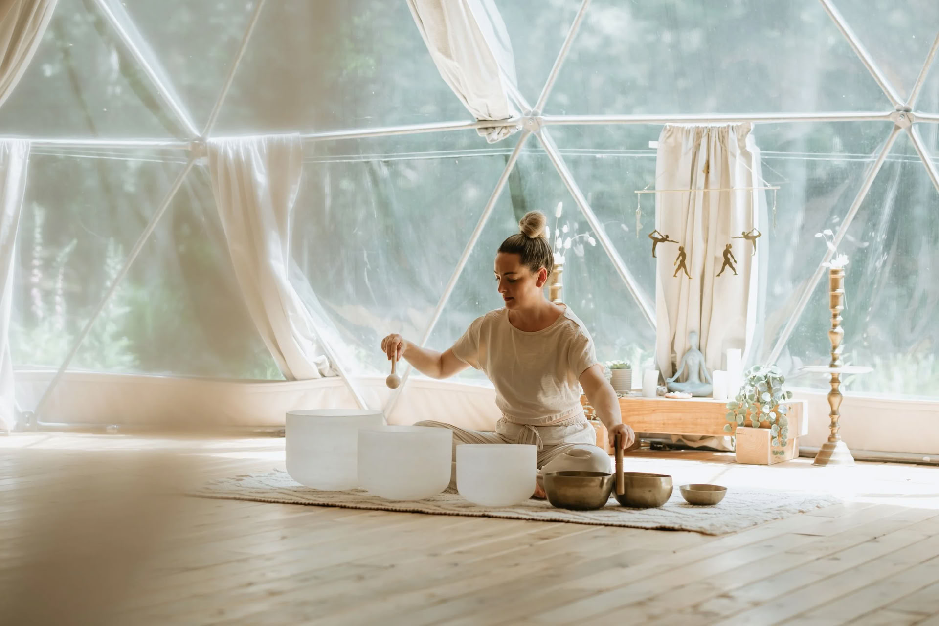 Sunnuntaisoinnit parantumiseen: Illan somaattiset äänikylvyt levolliseen uneen | Nectar Yoga Bowen Island