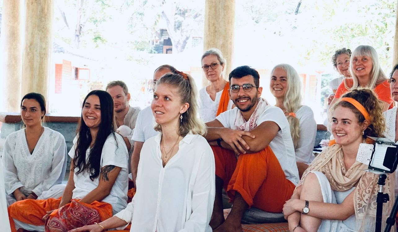 24. tammikuuta 21 päivän hiljaisen meditaation detox-ashram-retriitti Intiassa