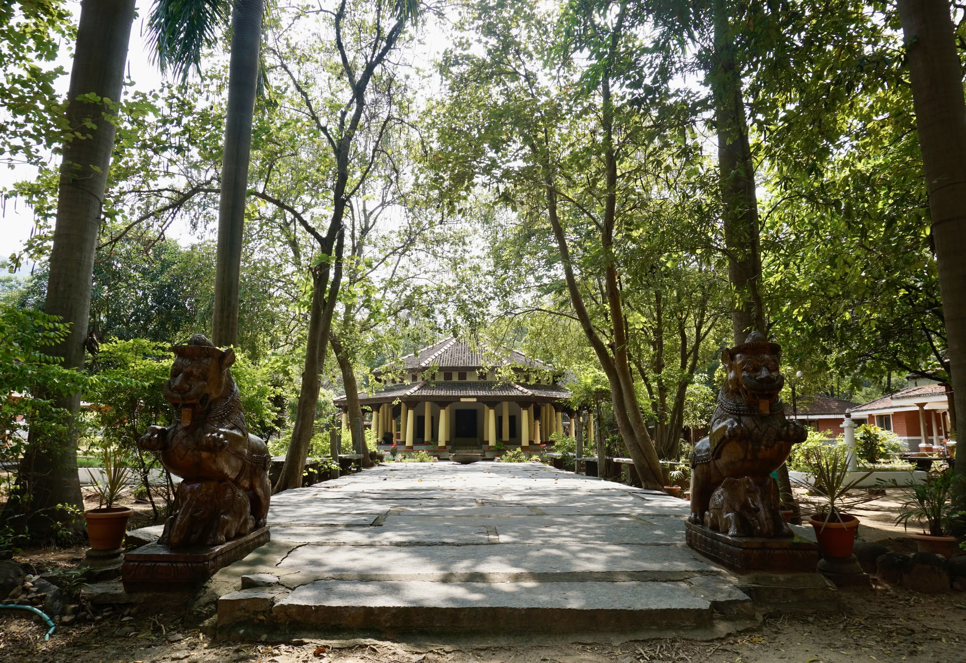 24. tammikuuta 21 päivän hiljaisen meditaation detox-ashram-retriitti Intiassa