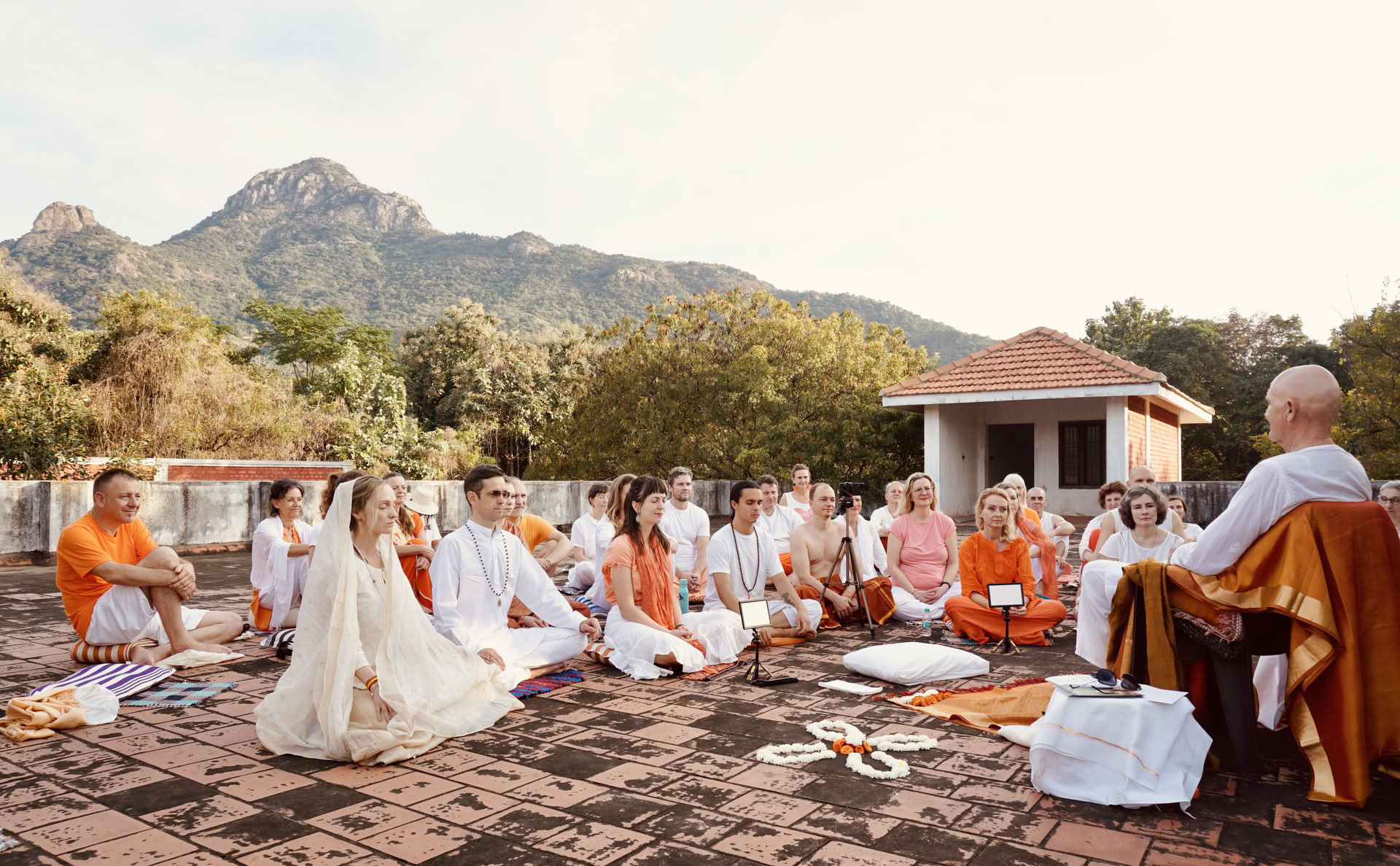 21 päivän hiljainen meditaatio- ja detox-ashram-retriitti Intiassa