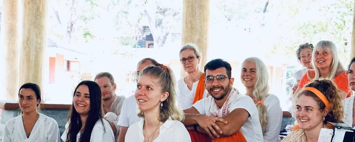 21 päivän hiljainen meditaatio- ja detox-ashram-retriitti Intiassa