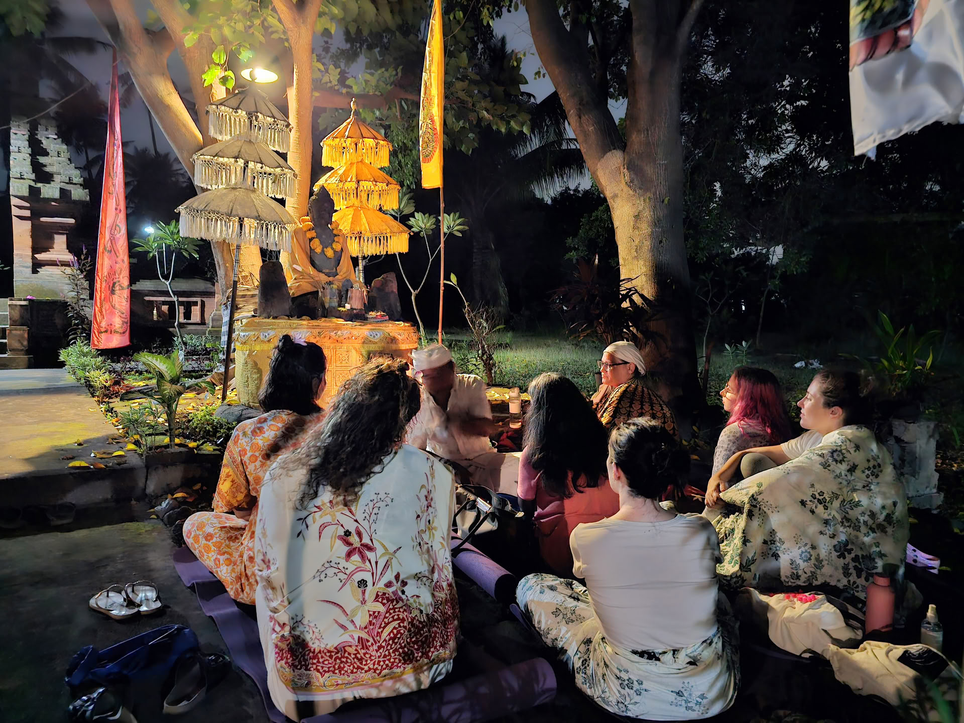 Täydenkuun seremonia Candi Buddhassa