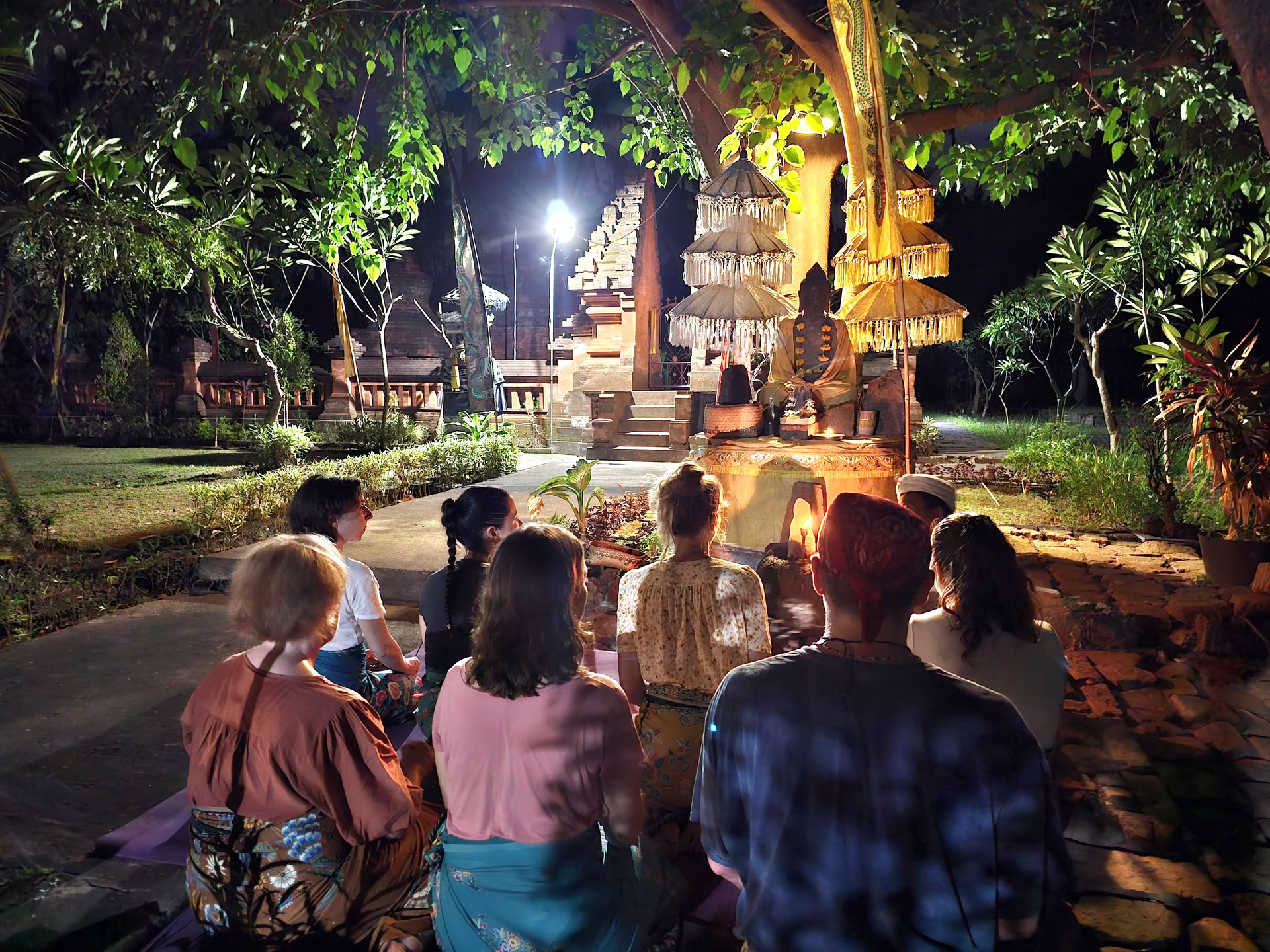 Täydenkuun seremonia Candi Buddhassa