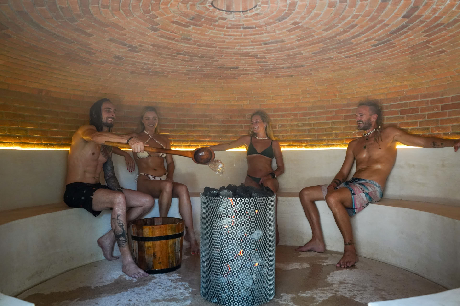 Sauna + kylmäallas + viidakkosali
