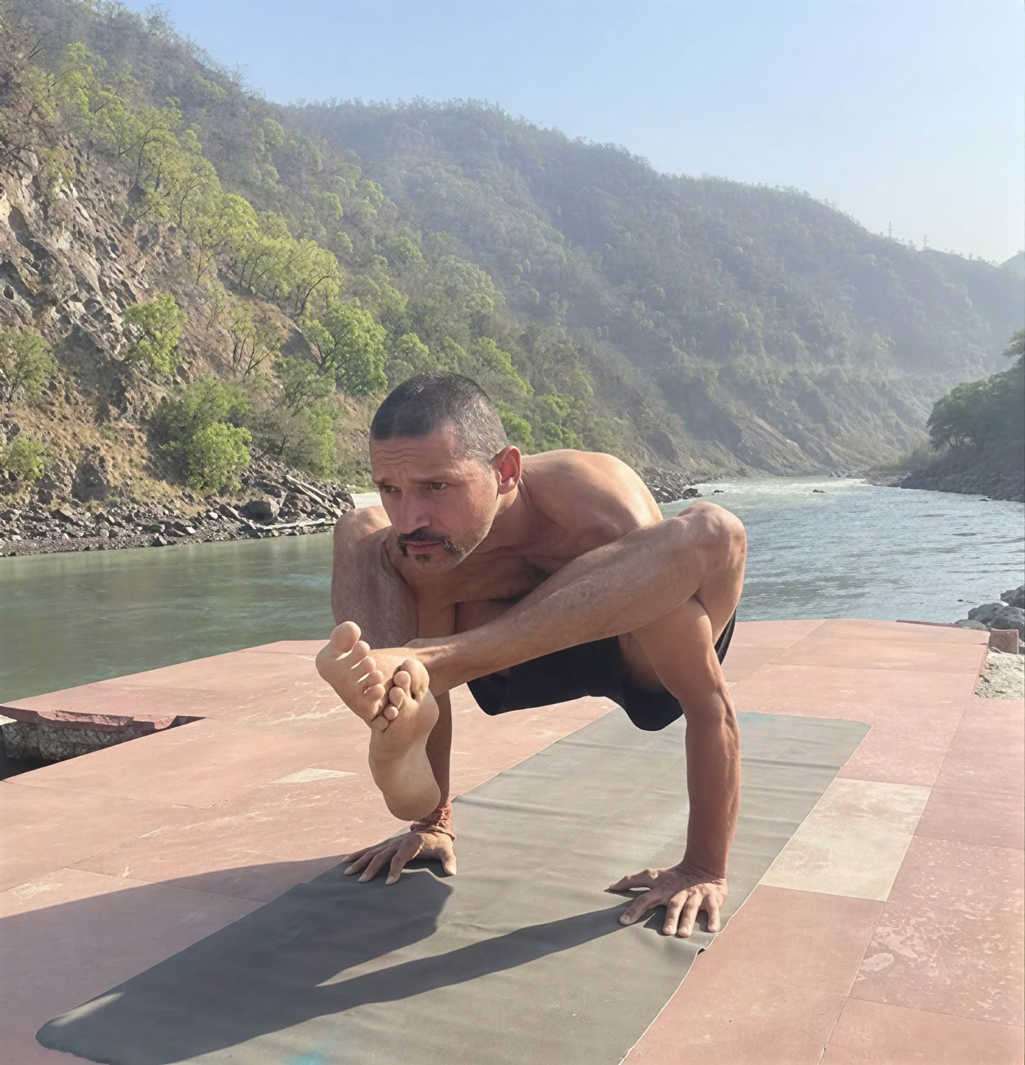 200 tunnin joogaopettajakoulutuskurssi Rishikeshissä – 4.10.–29.10.2026