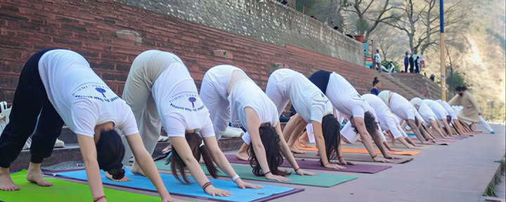 200 tunnin joogaopettajakoulutuskurssi Rishikeshissä – 4.10.–29.10.2026