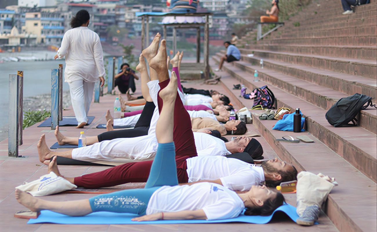 200 tunnin ayurveda-joogaopettajakoulutus Rishikeshissä, Intiassa
