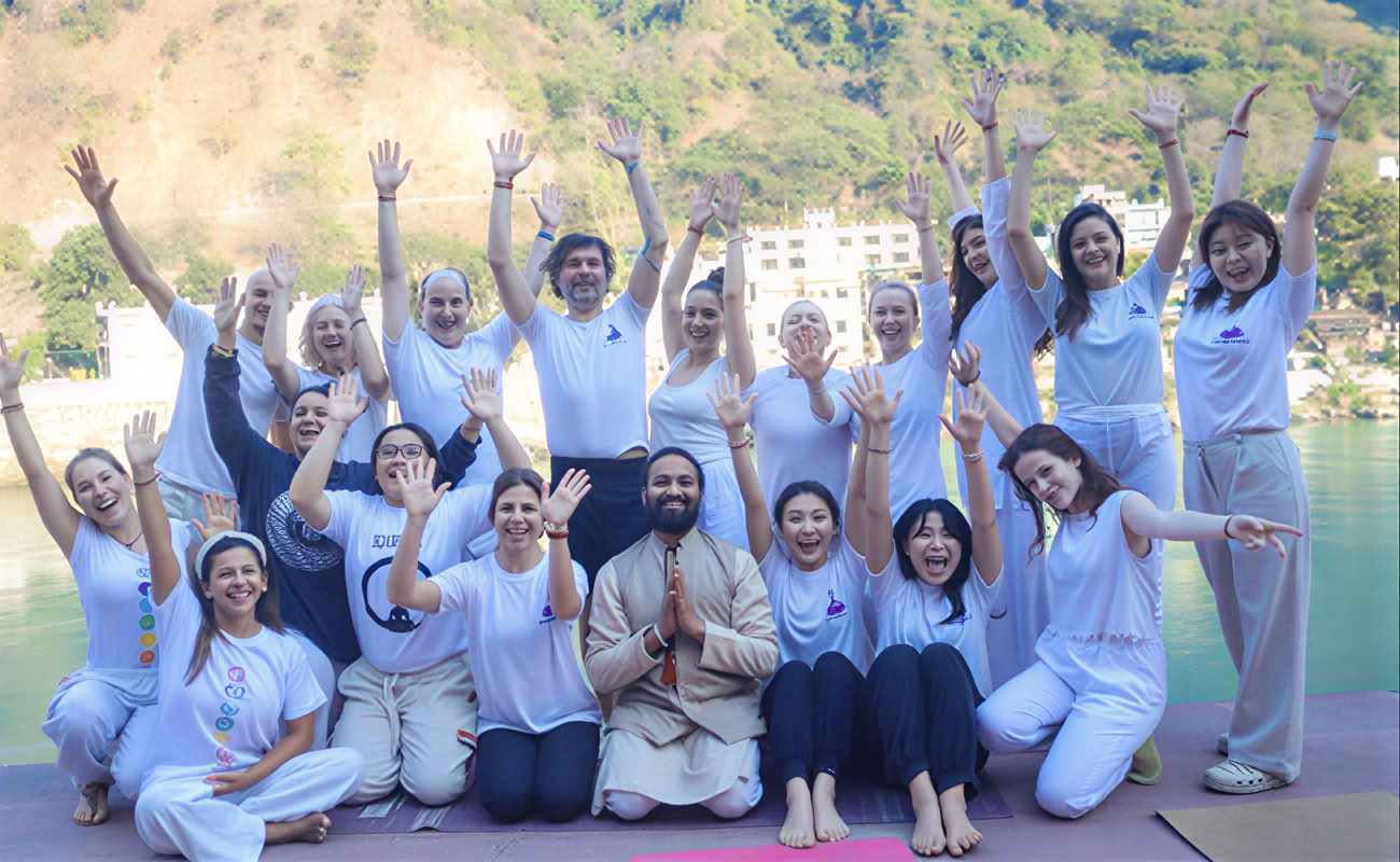 200 tunnin ayurveda-joogaopettajakoulutus Rishikeshissä, Intiassa