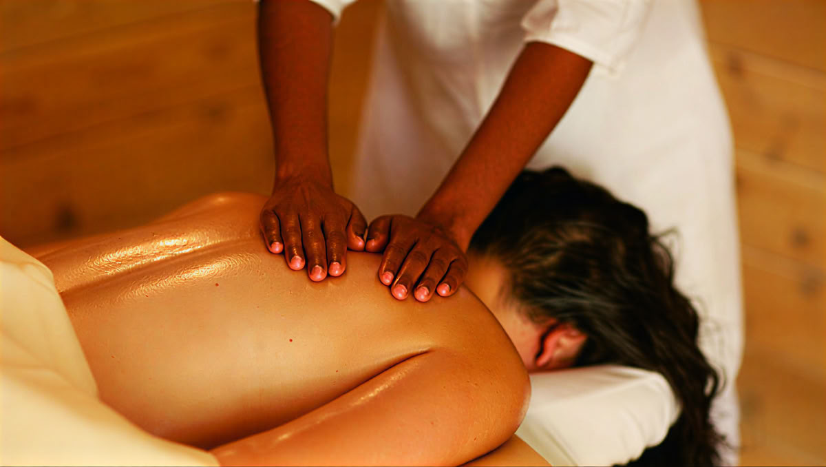 Ayurvedinen hieronnan elvytysretriitti