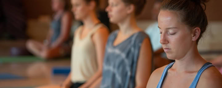 Restoratiivinen jooga ja meditaatiokoulutus