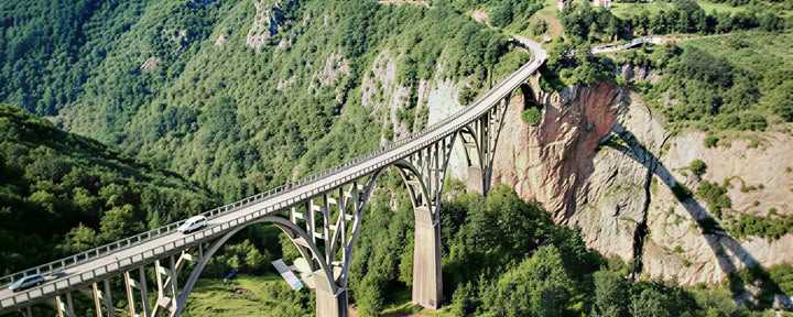 Erityinen Montenegron kiertomatka