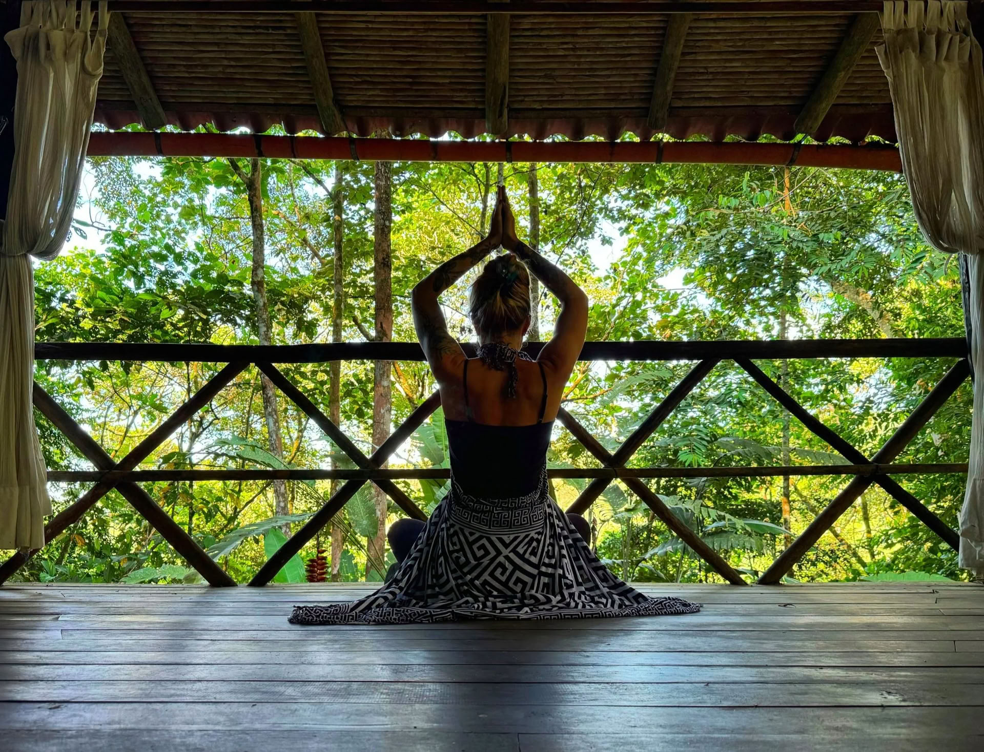 Ayahuasca-retriitti Amazonin sademetsässä