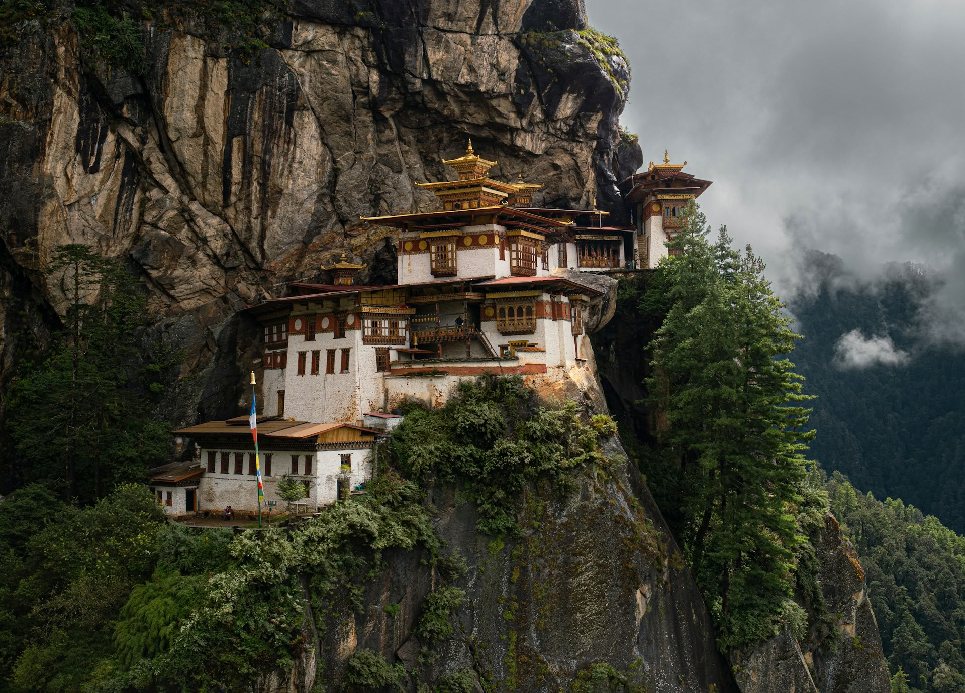Viimeisen Shangri-Lan tuolle puolen: Pitkitetty Bhutanin Himalaja-matka
