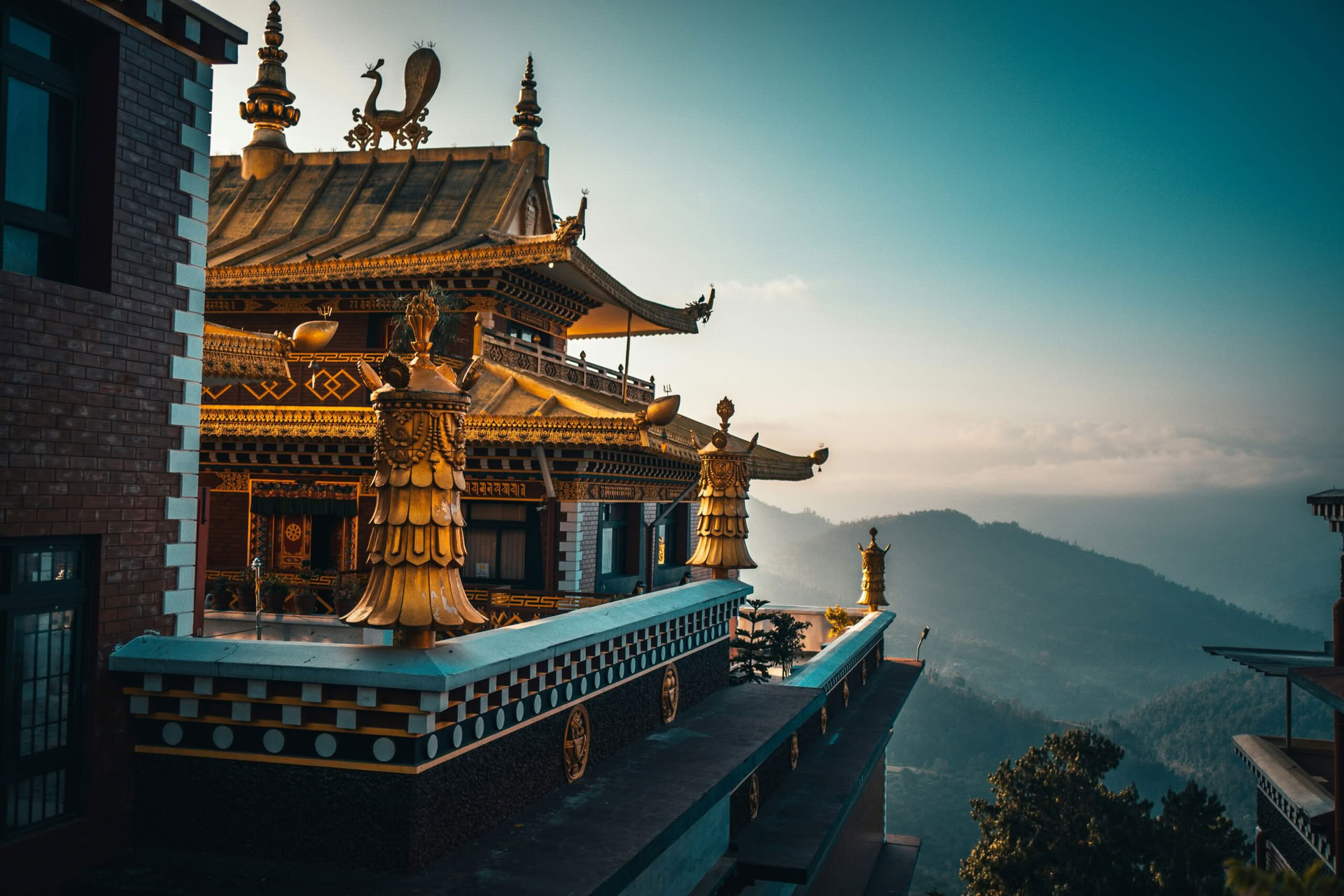Viimeisen Shangri-Lan tuolle puolen: Pitkitetty Bhutanin Himalaja-matka
