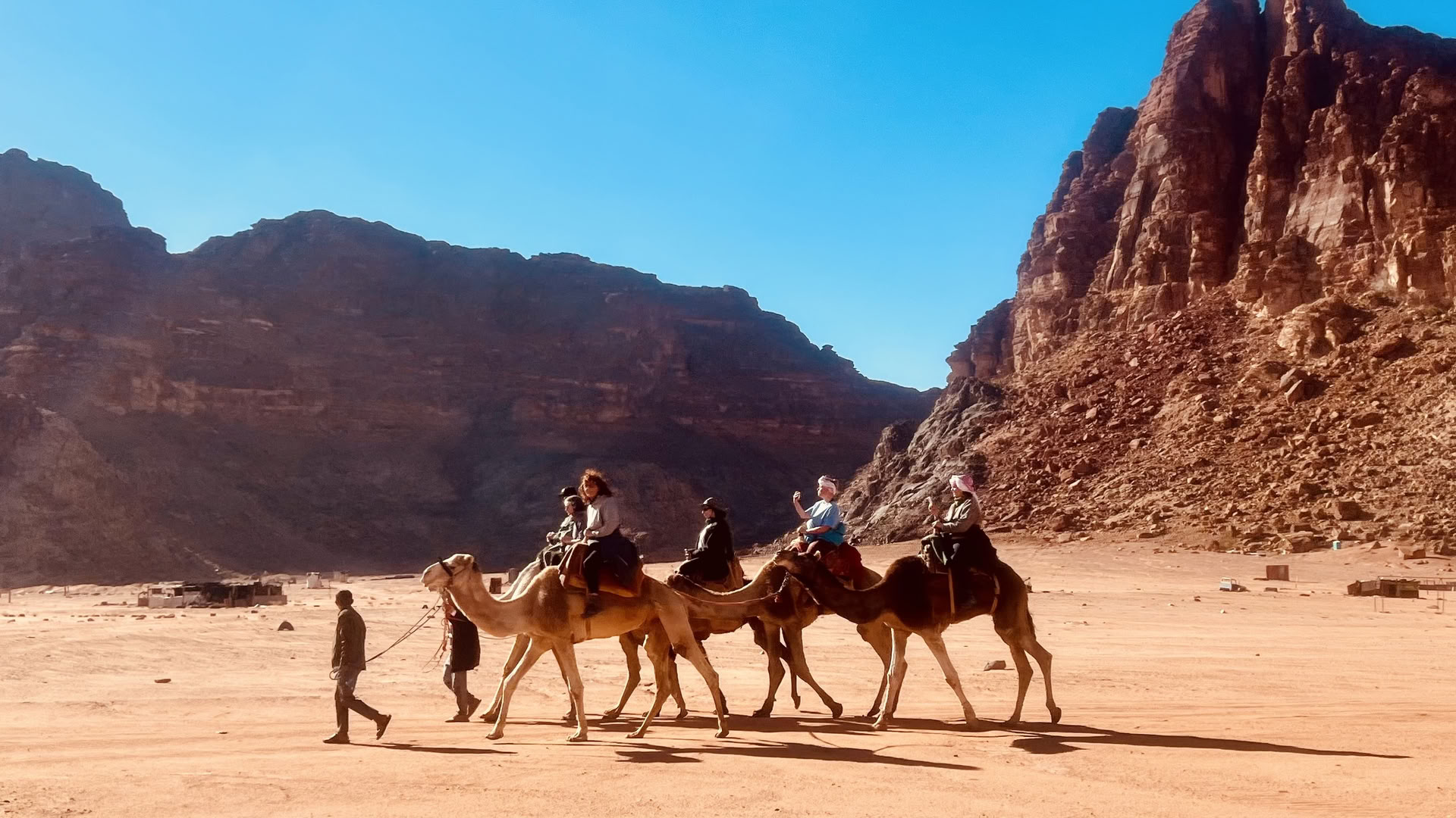 4 päivän kamelivaellus-seikkailu beduiinien kanssa Wadi Rumissa, Jordaniassa