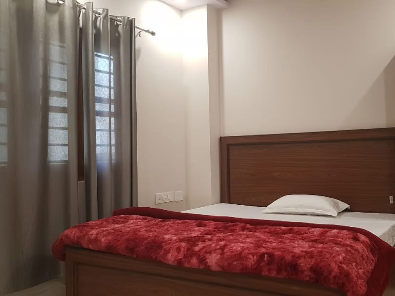 100 tunnin holistinen joogaopettajakoulutus Rishikeshissä