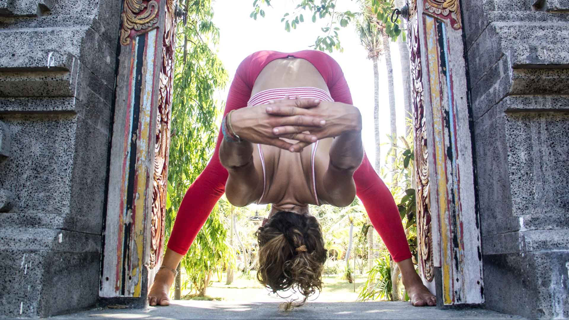 110 tunnin anatomian ja vinyasa-joogan opettajakoulutus