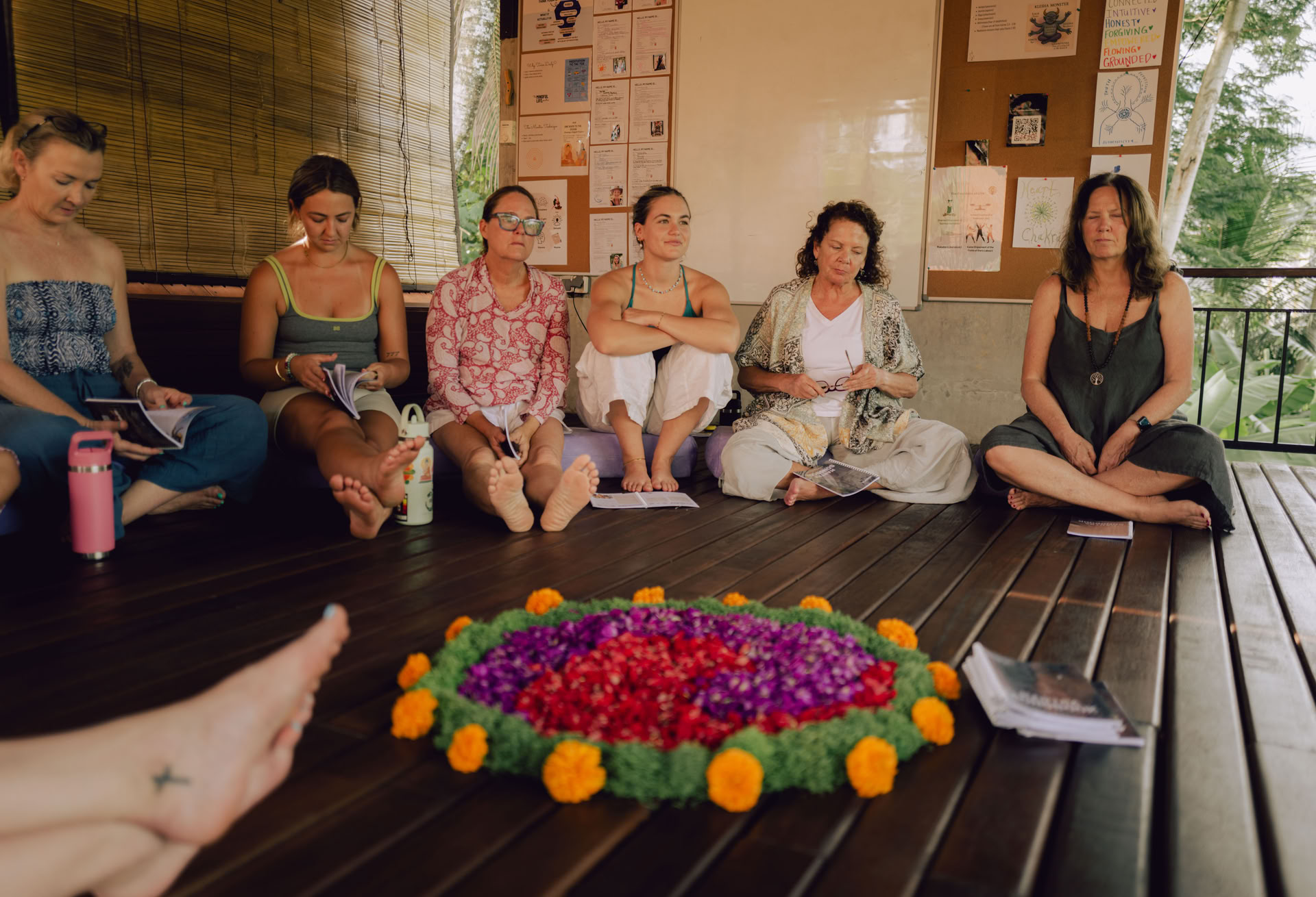 Raittiin Bhakti Bali -retriitin kirtanin ja pyhän piirin ohjaajakoulutus