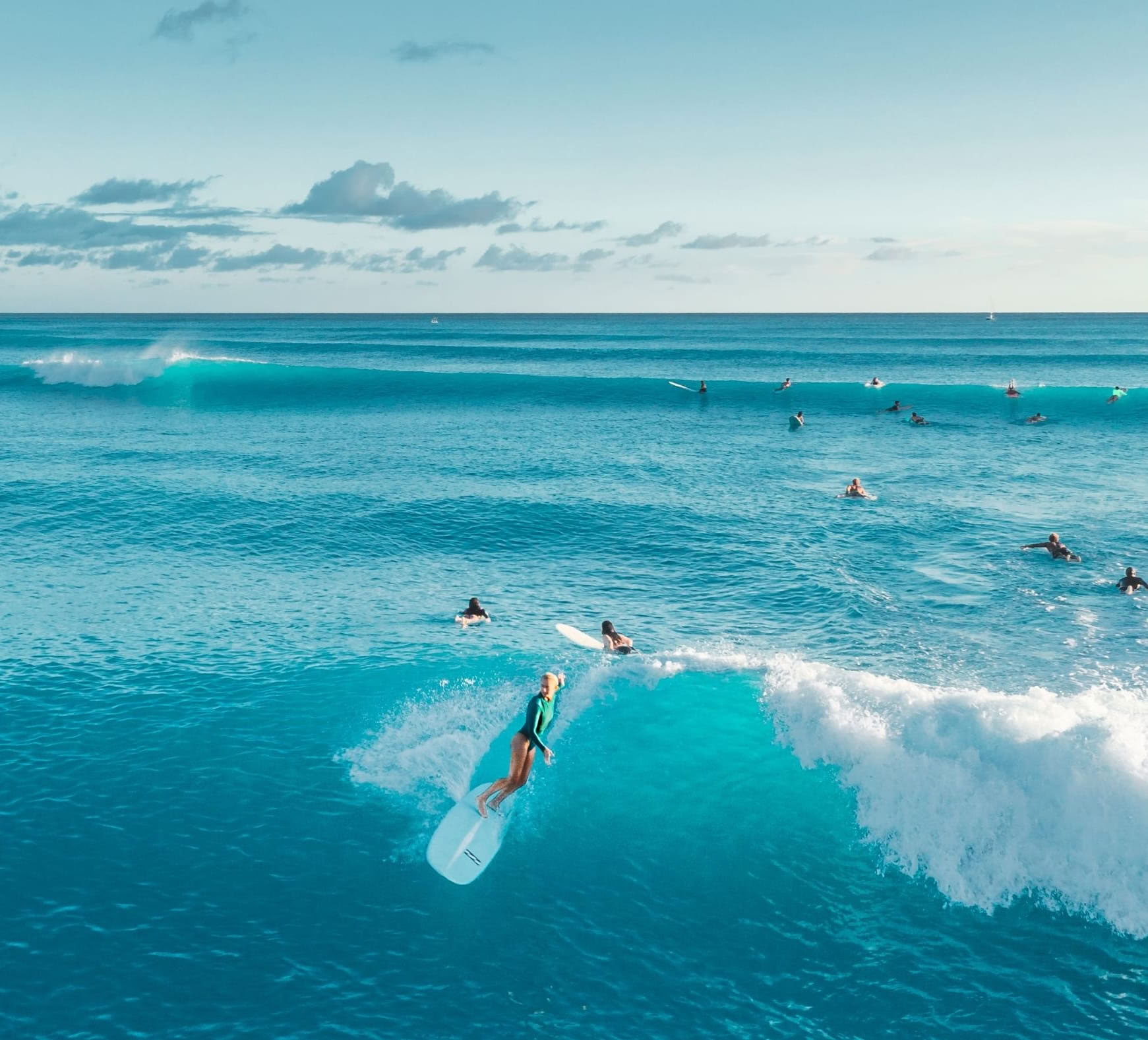 Malediivien surffijumalatar-retriitti