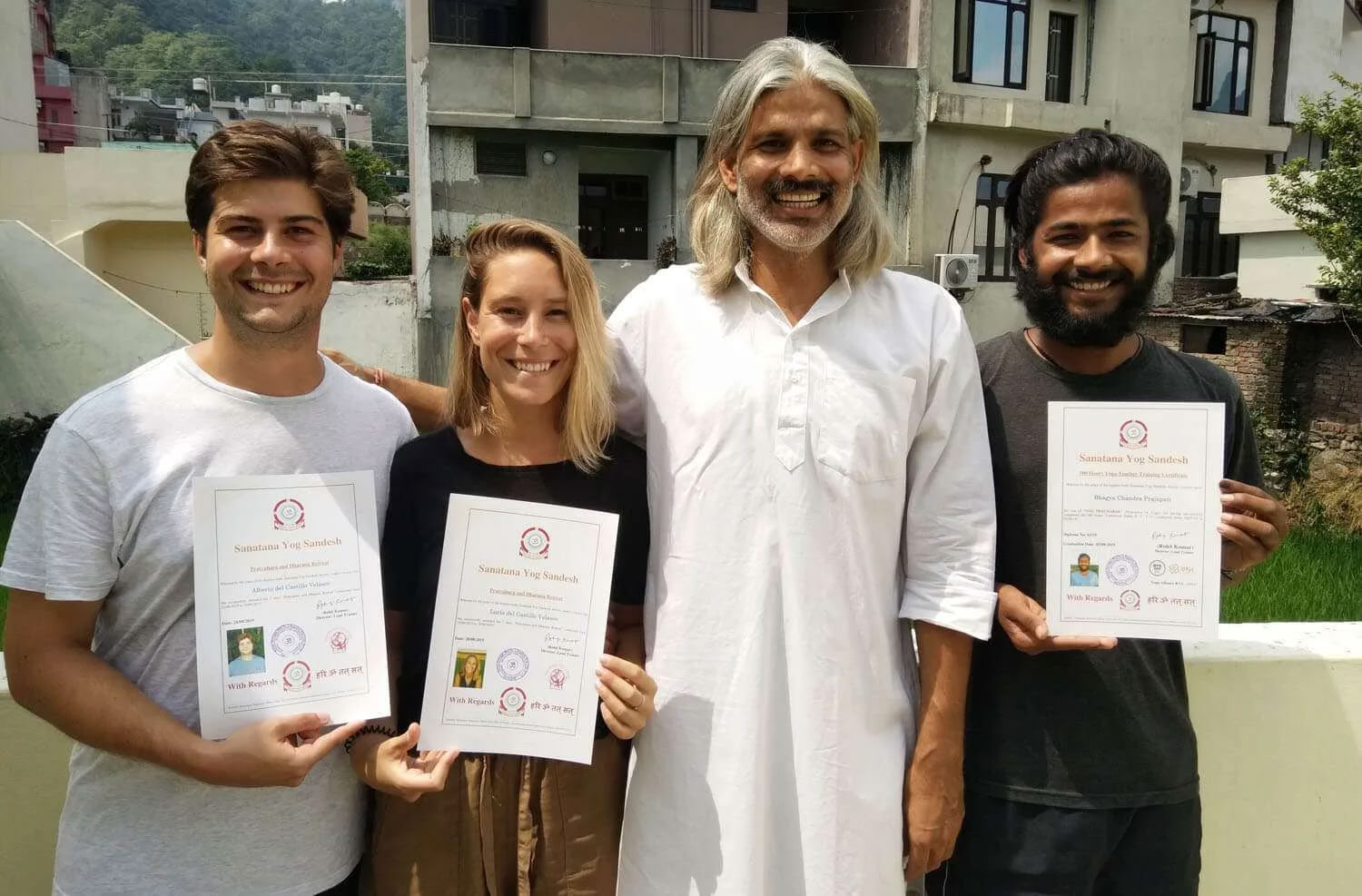 Joogaretriitti Rishikeshissä, Intiassa