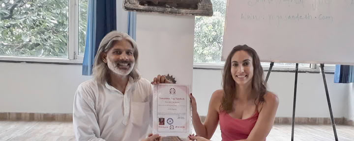 Meditaatioretriitti Rishikeshissä, Intiassa