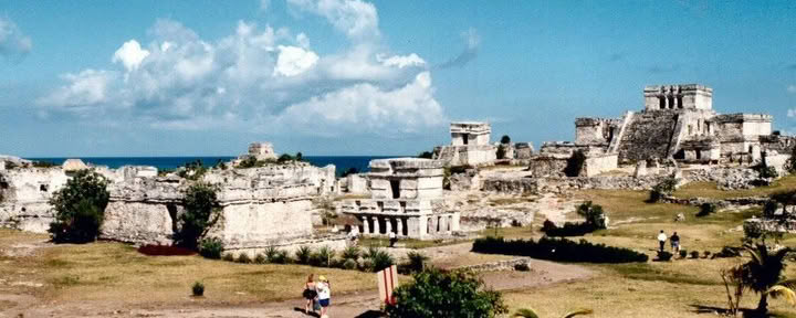Koralliriutat ja jyrkänteet Isla Mujeresissa