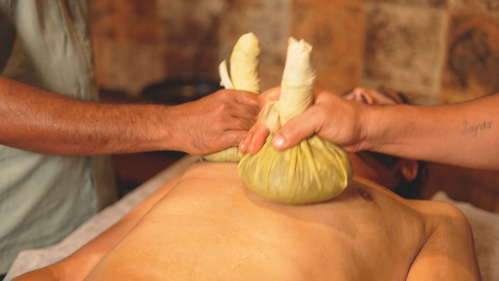 45 päivän kampustodistuskurssi ayurvedassa ja naturopatian terapioissa