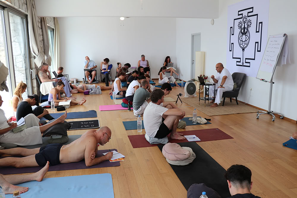 Korkein tantra: Kashmirilaisen shaivismin työpaja ja retriitti