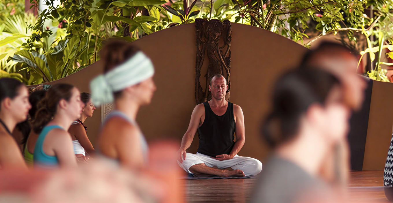 200 tunnin Vinyasa- ja Yin-joogaopettajakoulutus – Peter Kaaberbol Kristensen