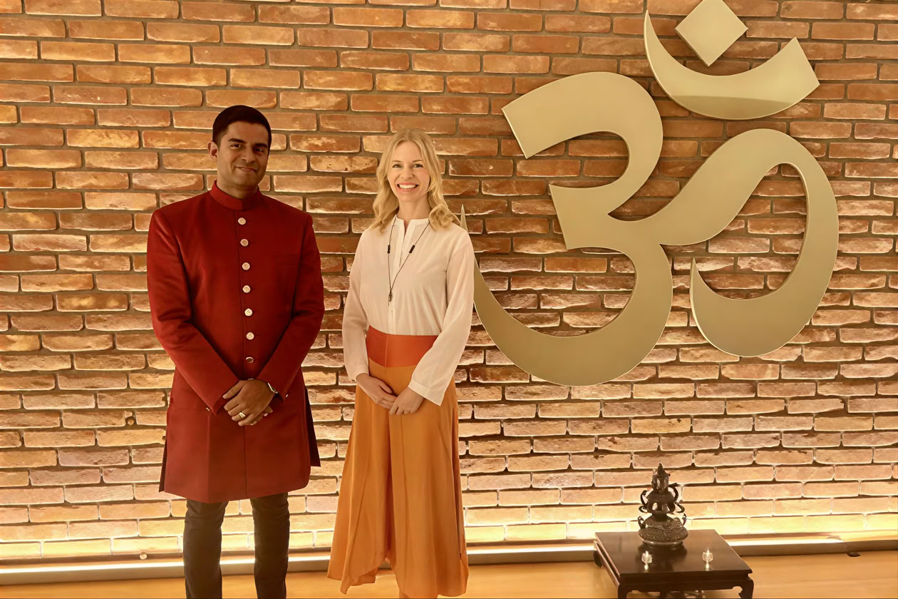 Ayurvedailta tohtori Vigneshin kanssa