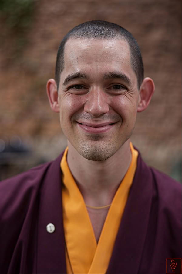 Hiljaisen meditaation intensiivijakso: rakastavan ystävällisyyden kehto