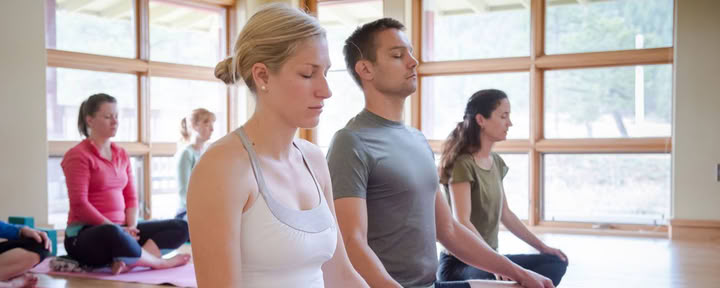 Hiljaisen meditaation intensiivijakso: rakastavan ystävällisyyden kehto