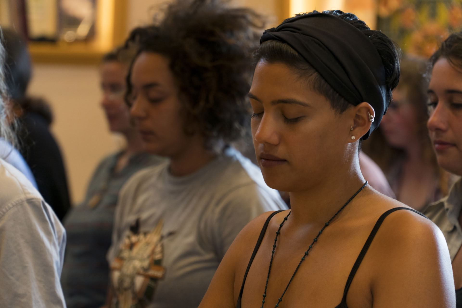Tietoisen läsnäolon ydin: hiljainen meditaatioretriitti