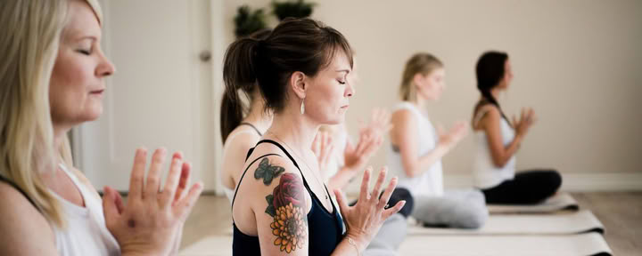 Kauneudessa istuminen: 5 päivän hiljainen meditaatioretriitti