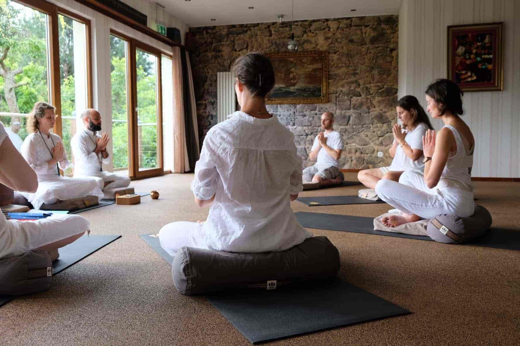 50 tunnin Yoga Nidra -koulutus Saksassa