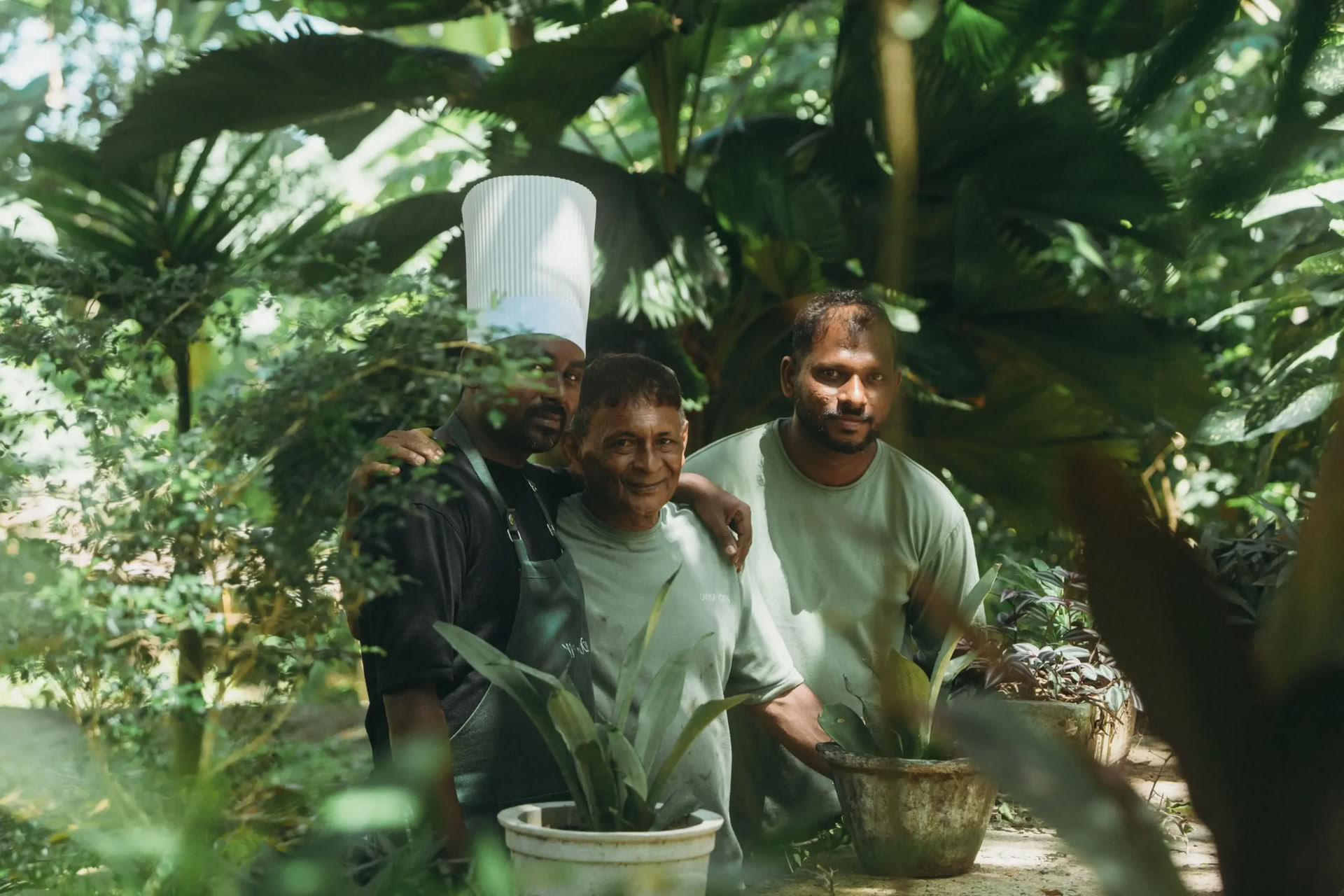 Sri Lankan joogan retriitti Aaron Pettyn kanssa