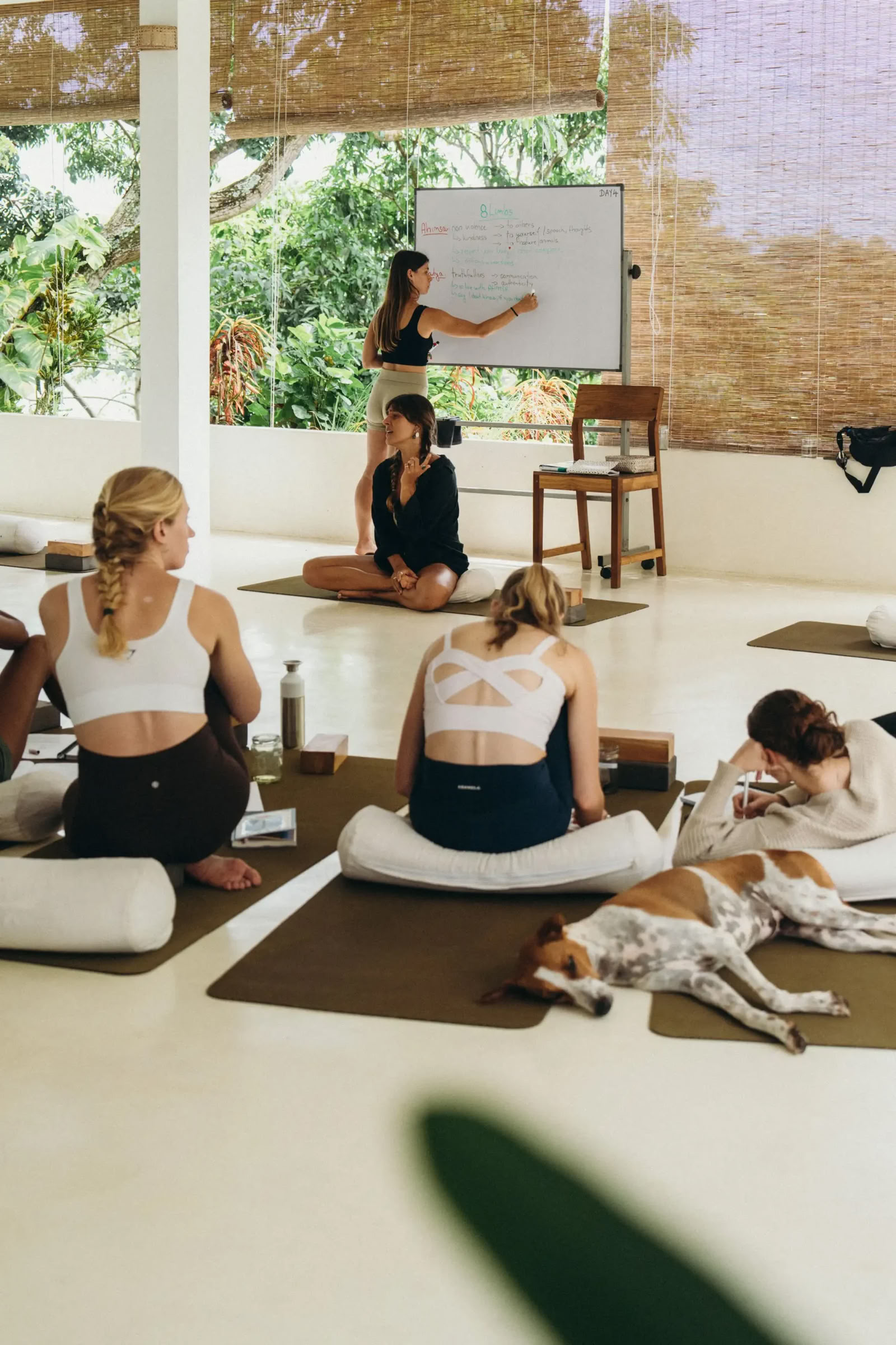 100 tunnin Vinyasa- ja Yin-joogaopettajakoulutus