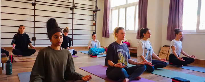 4 yötä 5 päivää jooga- ja hyvinvointiretriitti Rishikeshissä, Intiassa