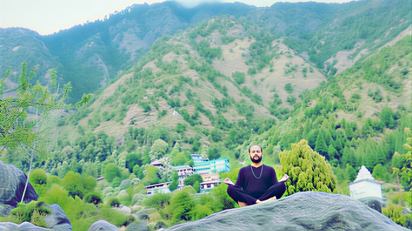 100 tunnin meditaation sertifiointikoulutus Rishikeshissä, Intiassa