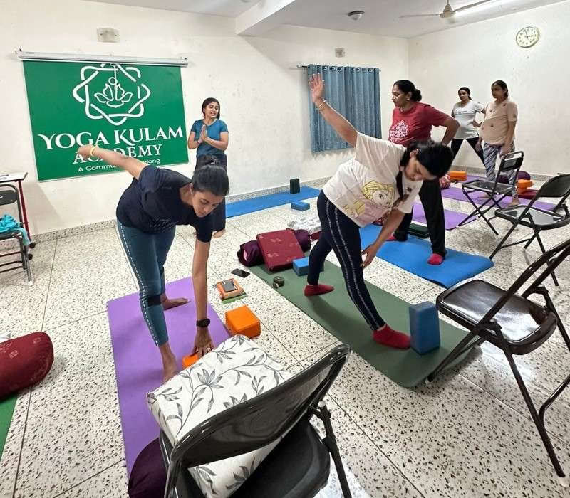 85 tunnin raskaus- ja synnytyksenjälkeisen joogan opettajakoulutuskurssi Bengalurussa