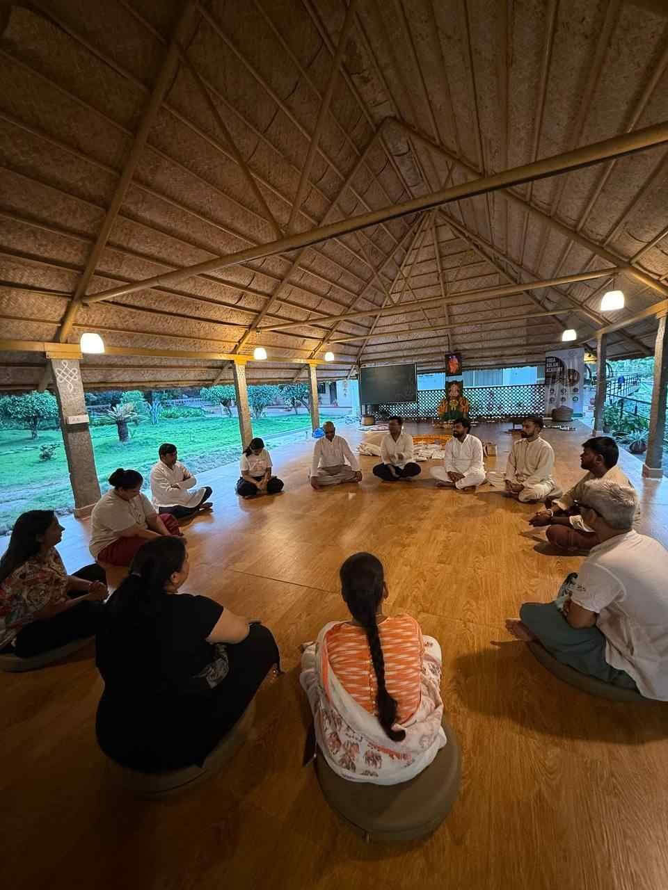 Ääniparannuksen meditaatiokurssi Mysoressa