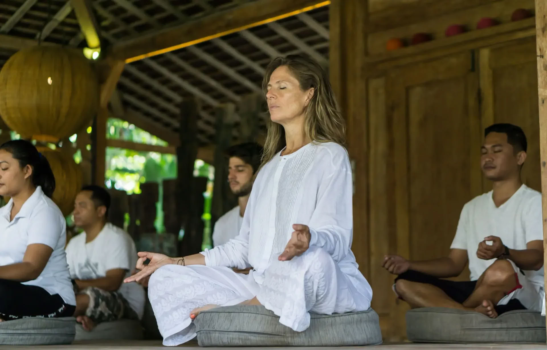 Balilainen hengitystyö ja itseparantava meditaatio Umalasissa