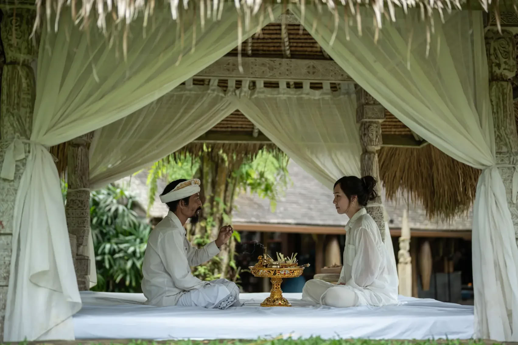 Balilainen hengitystyö ja itseparantava meditaatio Umalasissa