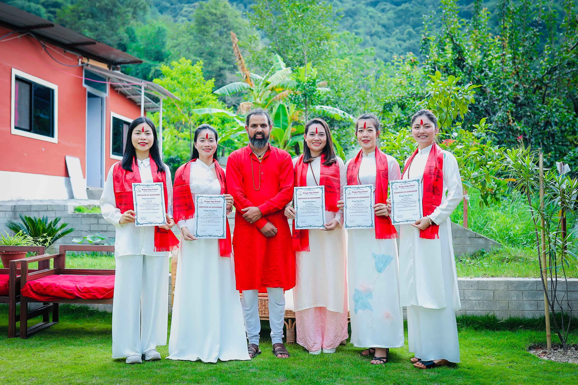 500 tunnin jooga- ja meditaatio-opettajakoulutus Nepalissa