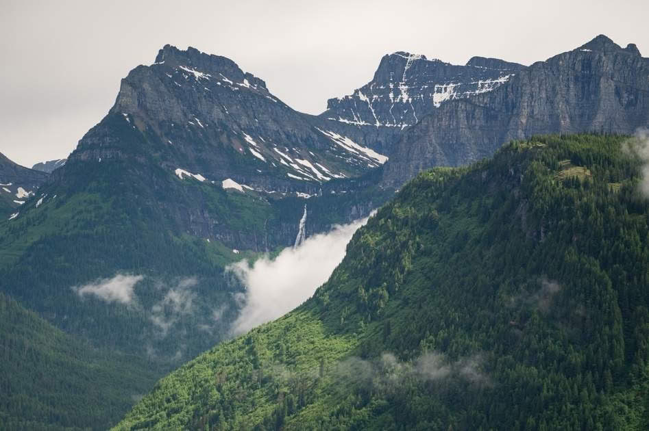 Montana ~ Ylellinen vuorenrinnetila