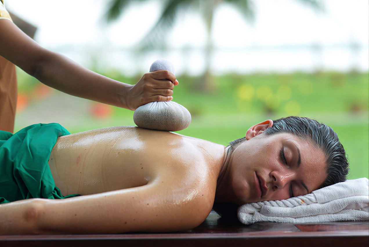 7 Yön Ayurvedinen Hyvinvointiohjelma Niraamaya Retreats Surya Samudrassa, Kovalamissa