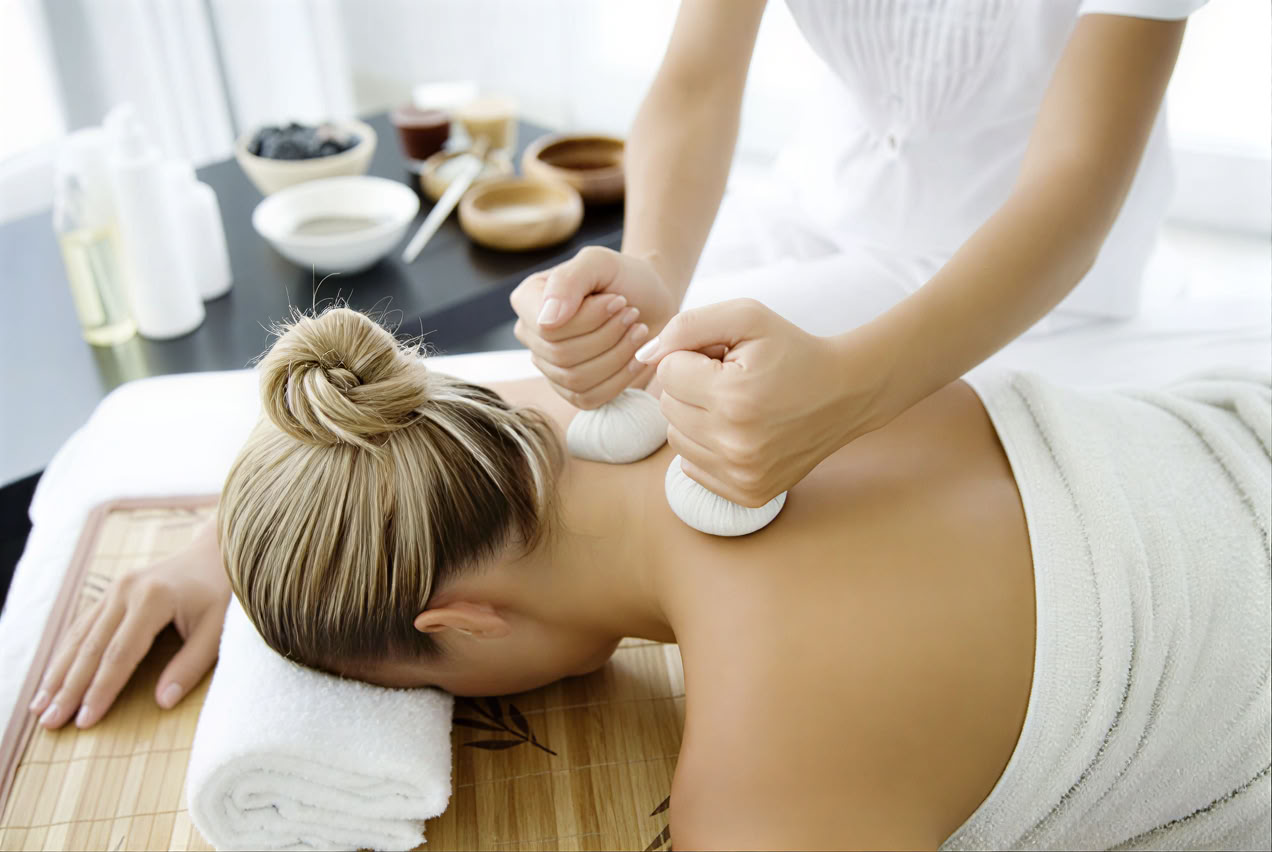 14 yön Panchakarma-aurvedaohjelma Manaltheeram Ayurveda Beach Villagessa, Kovalamissa