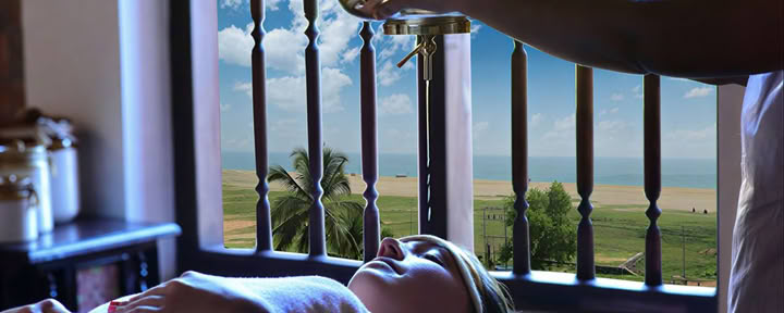 14 yön Panchakarma-aurvedaohjelma Manaltheeram Ayurveda Beach Villagessa, Kovalamissa