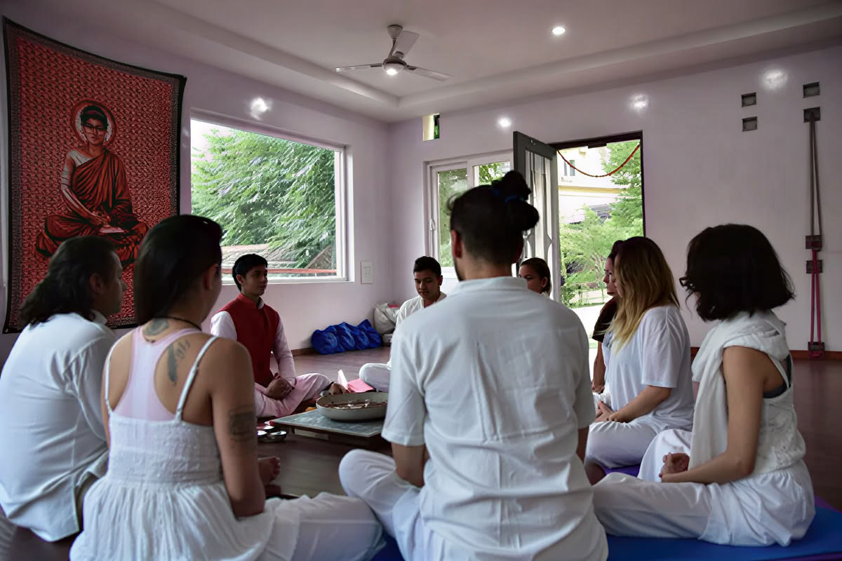 200 tunnin meditaation opettajakoulutus Rishikeshissä