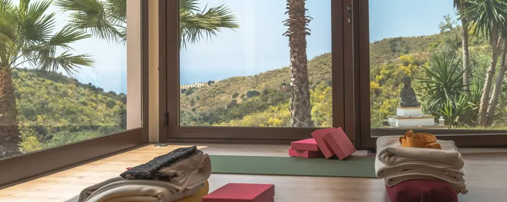 Iyengar-joogaloma Karen Calderin kanssa